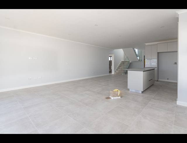 4 BEDROOM FREEHOLD FOR SALE IN PARKLANDS NORTH